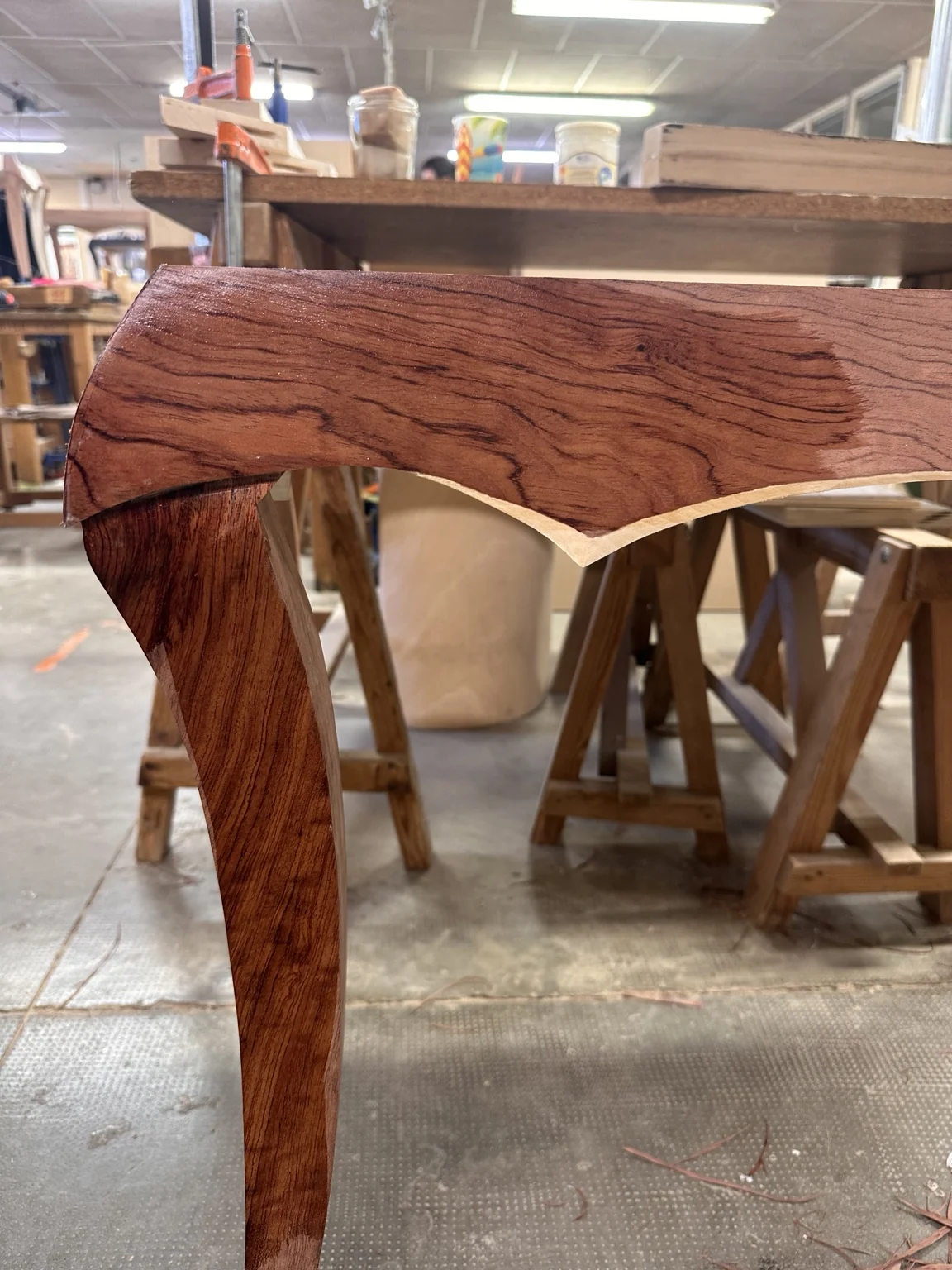 Veneering a curved form